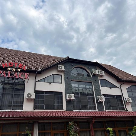 Hotel Palace Zsilvásárhely Kültér fotó