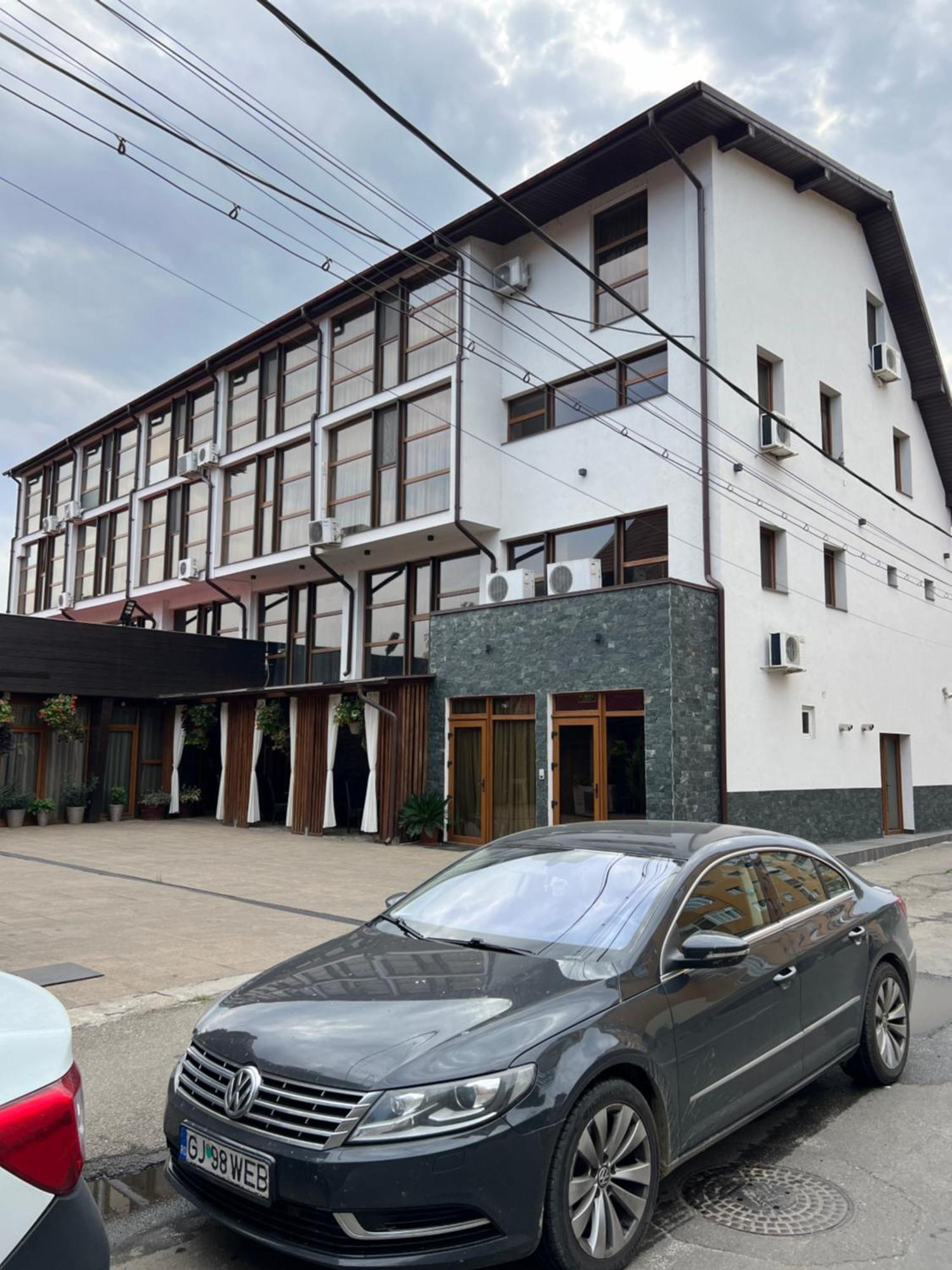 Hotel Palace Zsilvásárhely Kültér fotó