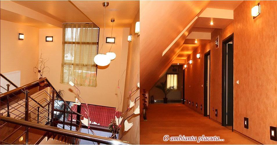 Hotel Palace Zsilvásárhely Kültér fotó