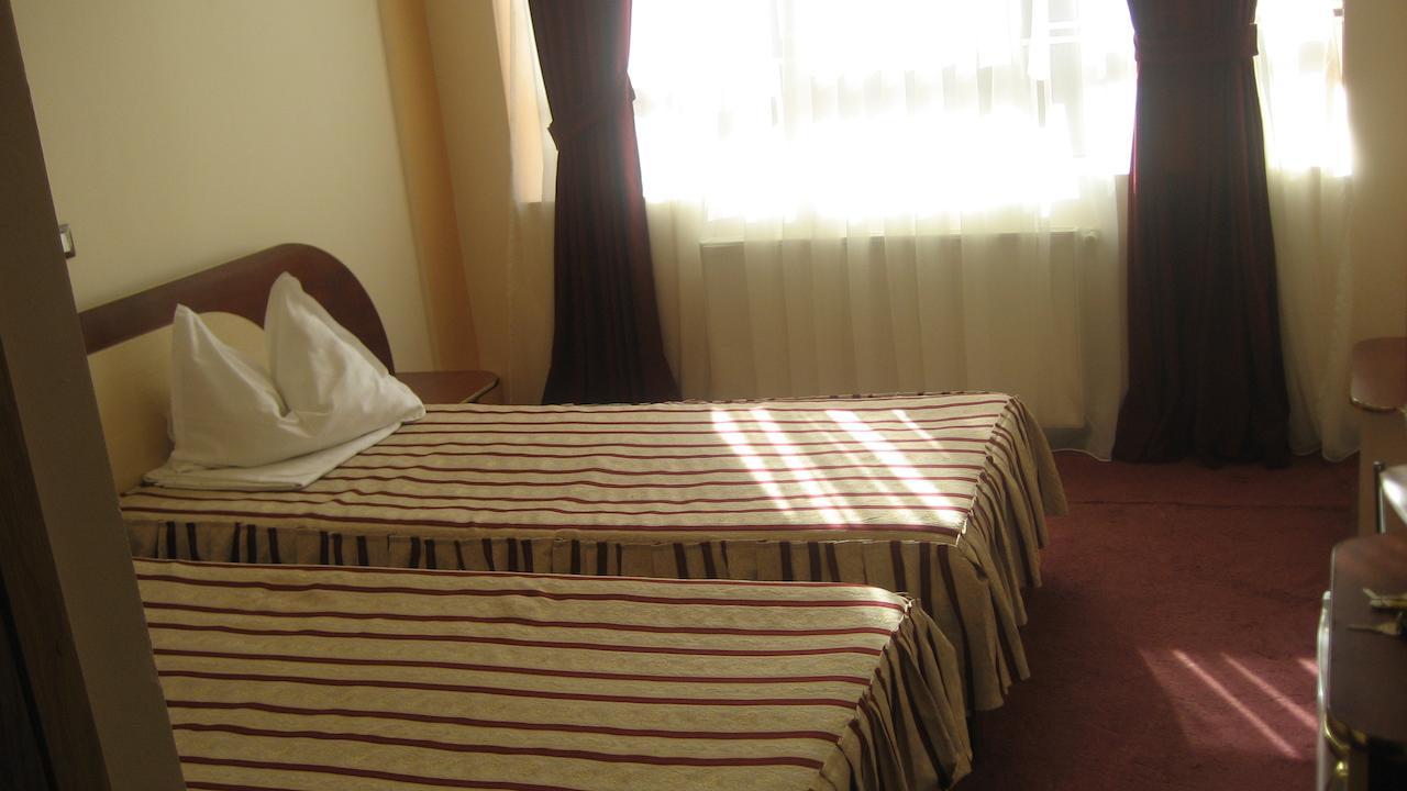 Hotel Palace Zsilvásárhely Szoba fotó