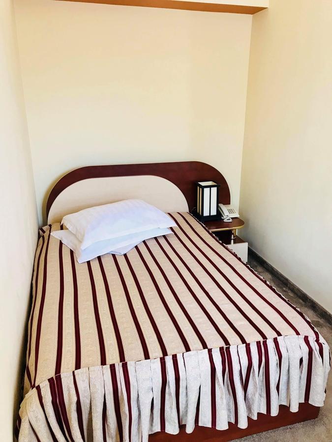 Hotel Palace Zsilvásárhely Kültér fotó