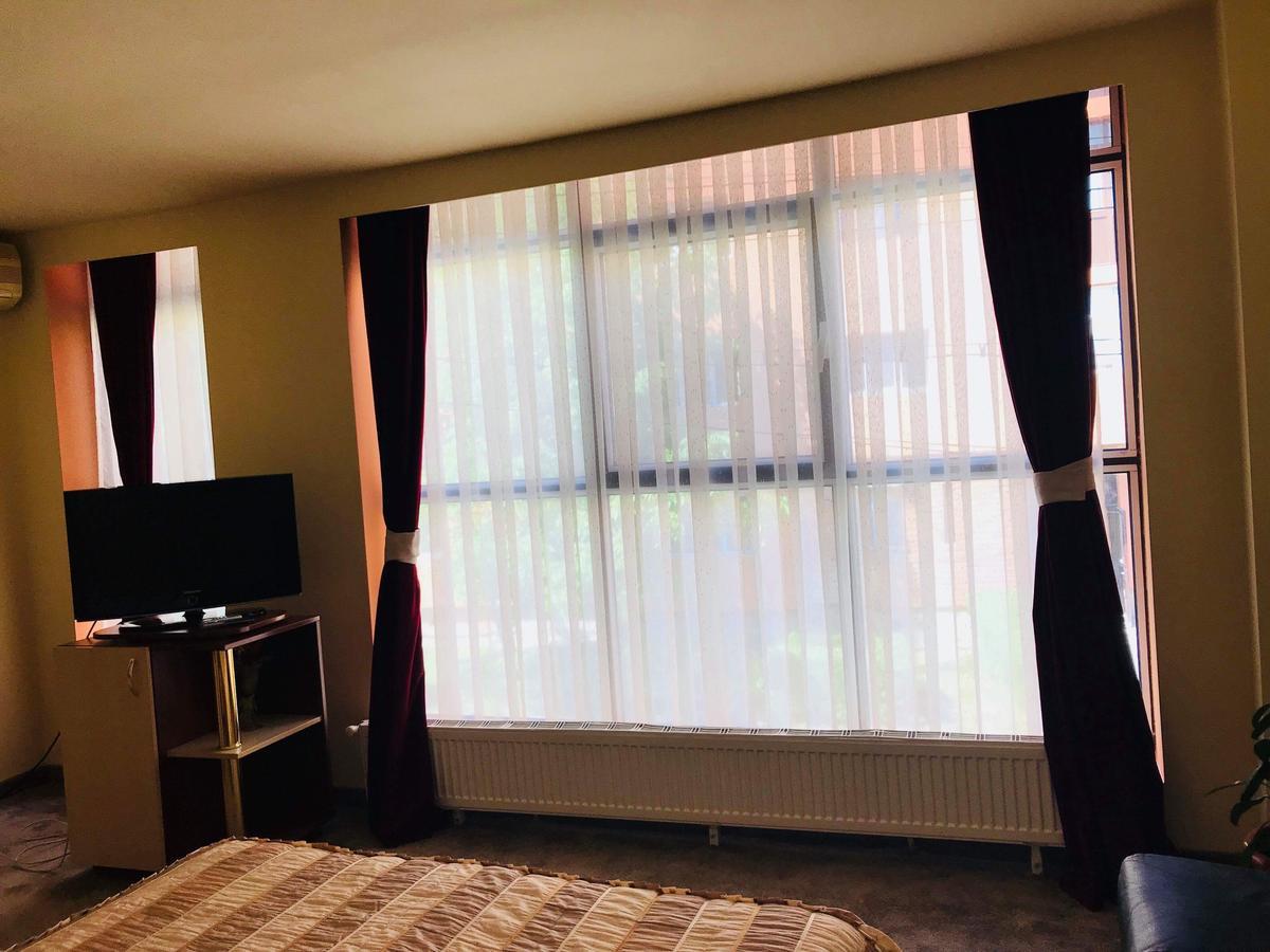 Hotel Palace Zsilvásárhely Kültér fotó